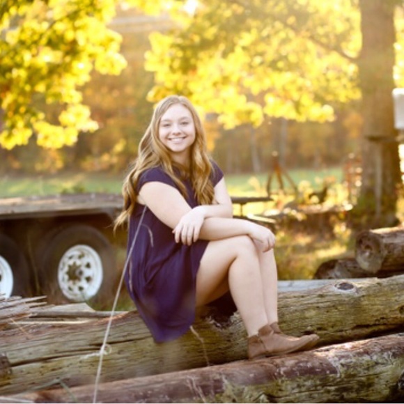 Meet your Posher, Megan - Picture 1 of 3